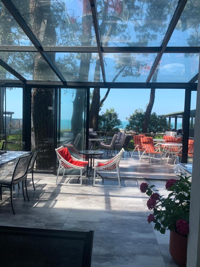 Mana-Mana Hotel Grigoleti Bagian luar foto