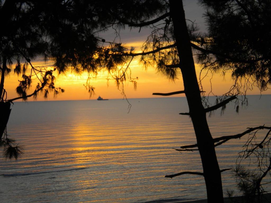 Mana-Mana Hotel Grigoleti Bagian luar foto
