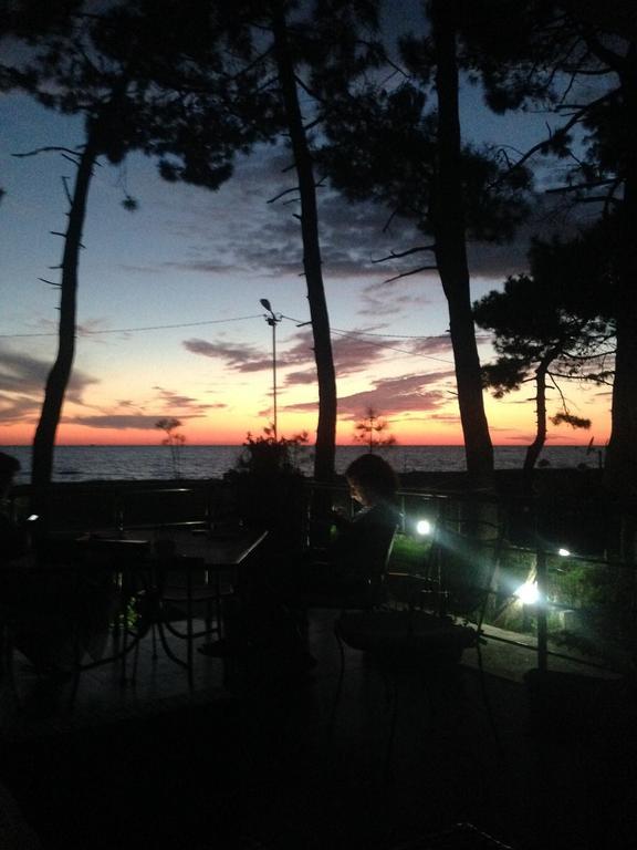 Mana-Mana Hotel Grigoleti Bagian luar foto