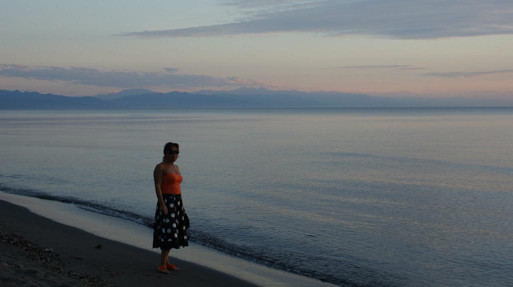 Mana-Mana Hotel Grigoleti Bagian luar foto