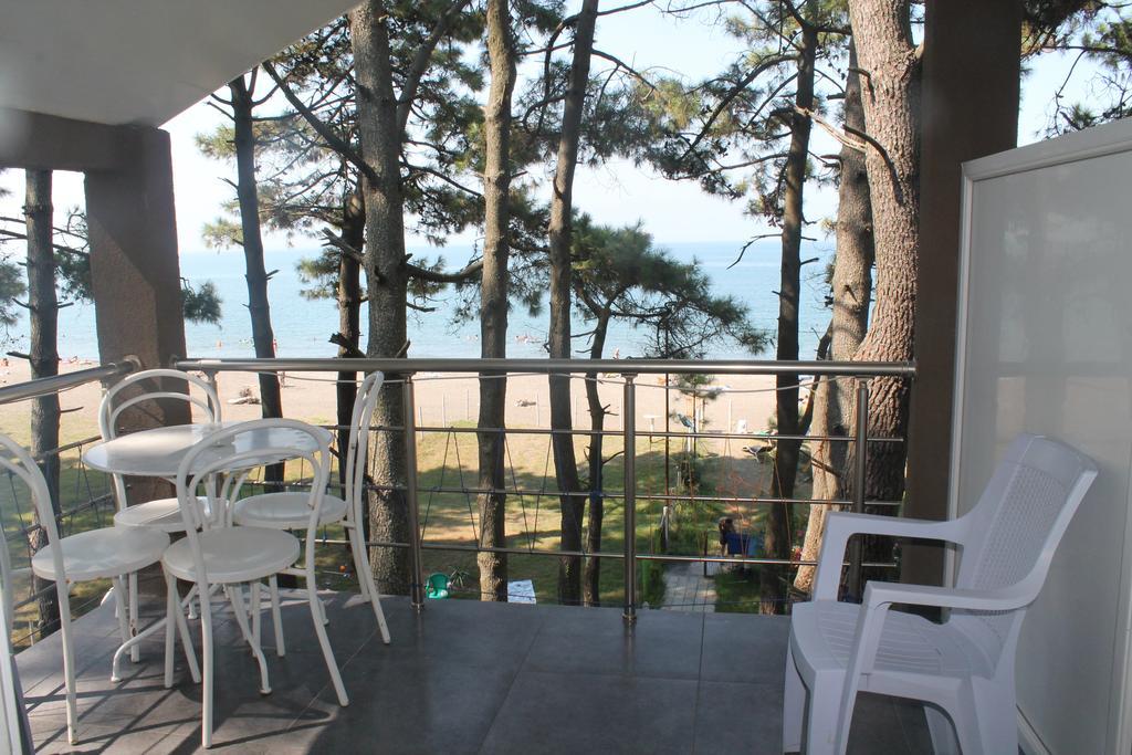Mana-Mana Hotel Grigoleti Bagian luar foto