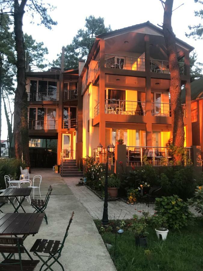 Mana-Mana Hotel Grigoleti Bagian luar foto